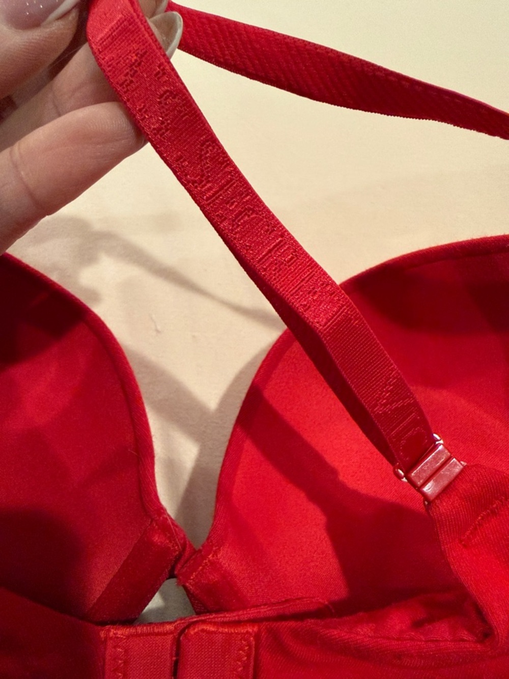 Victoria’s Secret Everyday Smooth Red T-Shirt Push-Up Plunge Bra Size 32D - Picture 3 of 6
